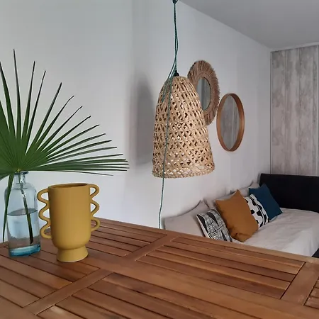 Grand Avec Patio Apartament